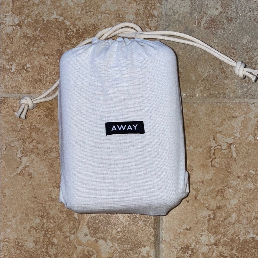 BNIB Away mini crossbody - Picture 5 of 9